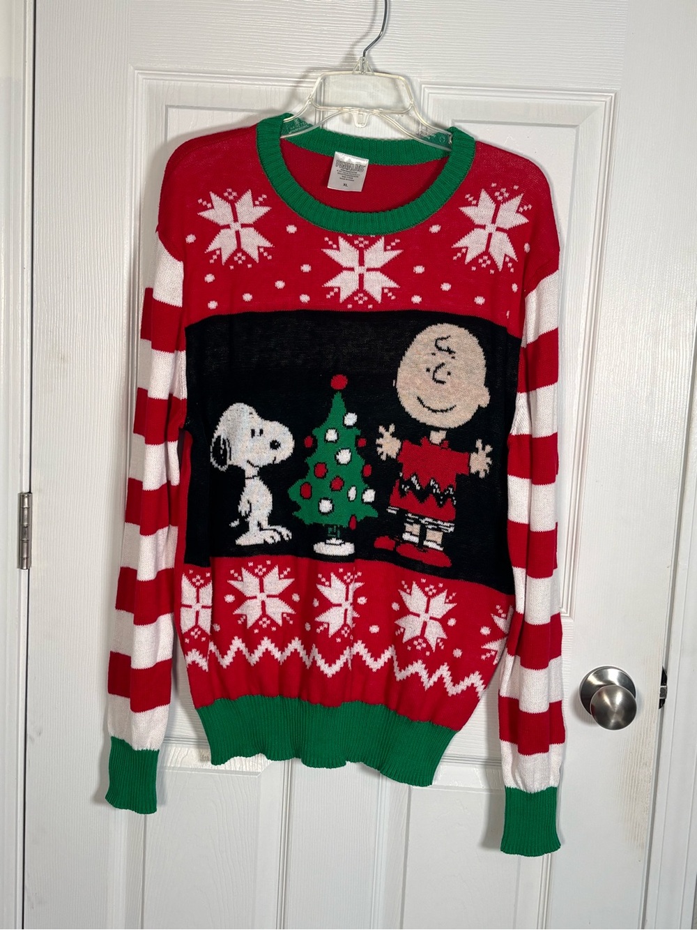 Peanuts Charlie Brown & Snoopy Holiday Sweater - Red White Green Size XL